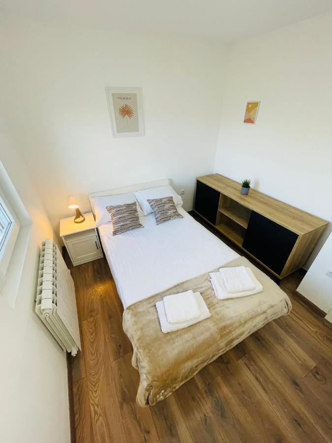 Muki Apartments Surčin Exteriér fotografie