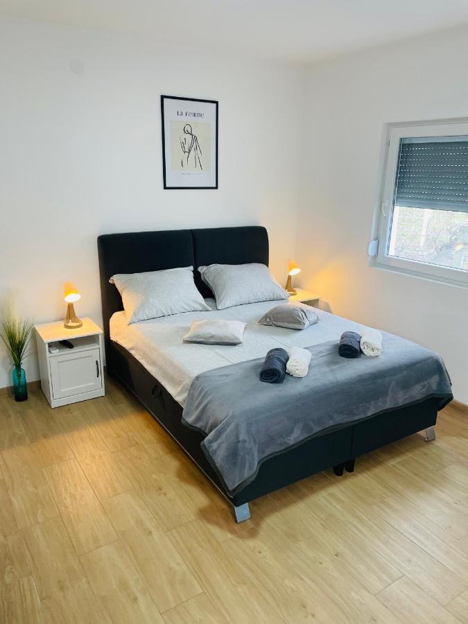 Muki Apartments Surčin Exteriér fotografie