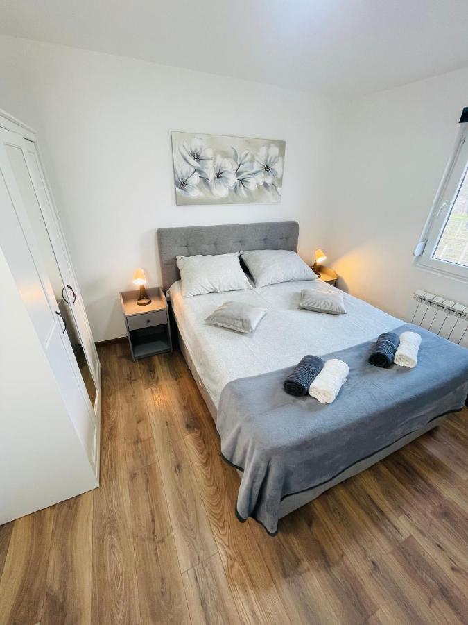 Muki Apartments Surčin Exteriér fotografie