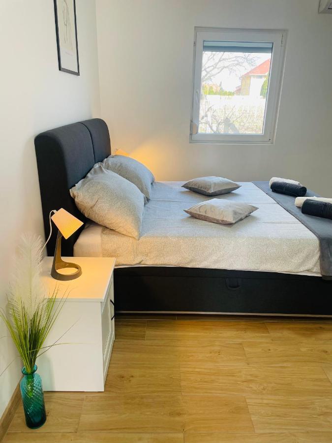 Muki Apartments Surčin Exteriér fotografie